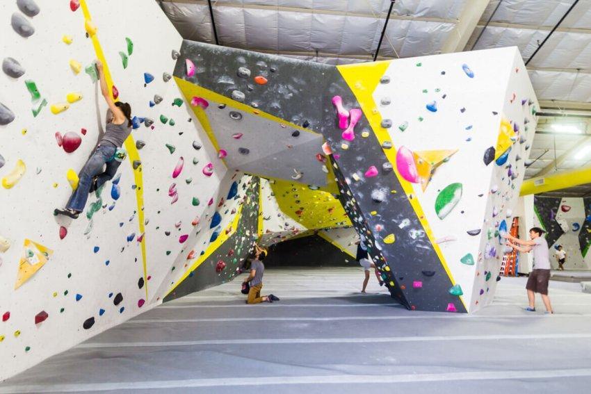 BOULDERING